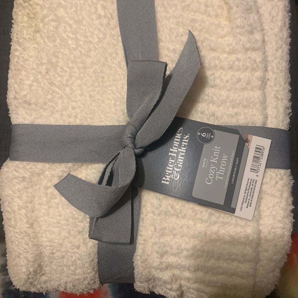 NWT throw blanket